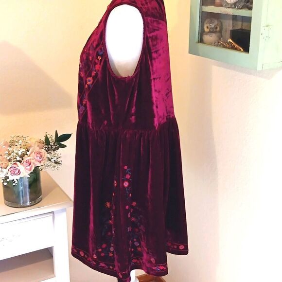 Umgee Cabernet Velvet Dress with Floral Embroidery.Native Inspired.Peasant Shape - Picture 6 of 12